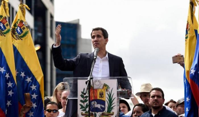 Venezuale, Juan Guaidò potrebbe ricorrere ad un intervento armato per sbloccare la crisi