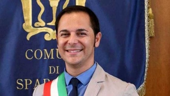 Sparanise (Caserta), arresti domiciliari per il sindaco: aveva tentato di imporre “ditte amiche all’amministrazione”