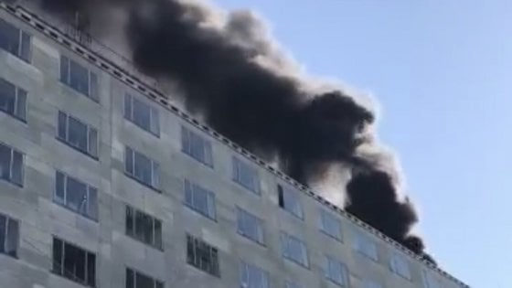 Milano, incendio in un palazzo nella centralissima via Turati e largo Denogani
