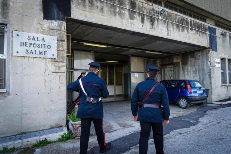 Padova, 41 persone a giudizio per un giro di tangenti tra l’obitorio e le pompe funebri