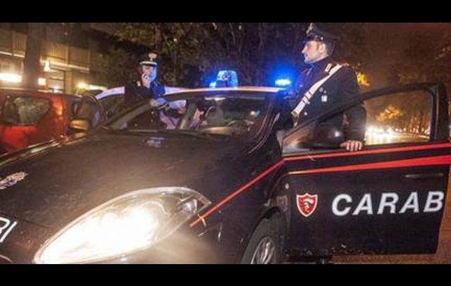 Roma, tenta di rapinare tassista e aggredisce carabinieri. Arrestato