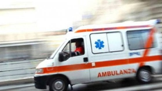 Val Brembilla (Bergamo), mamma partorisce sul sagrato di una chiesa: il neonato sta bene