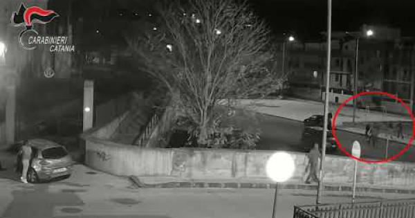 Paternò (Catania), guarda una ragazza: 21enne massacrato di botte