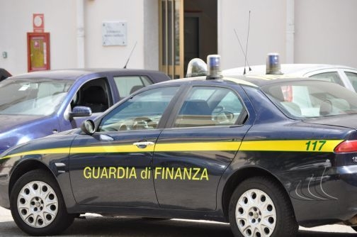 Catanzaro, la Finanza sequestra beni per 1,5 milioni di euro ad un manager che svolgeva attività ingegneristica senza autorizzazione