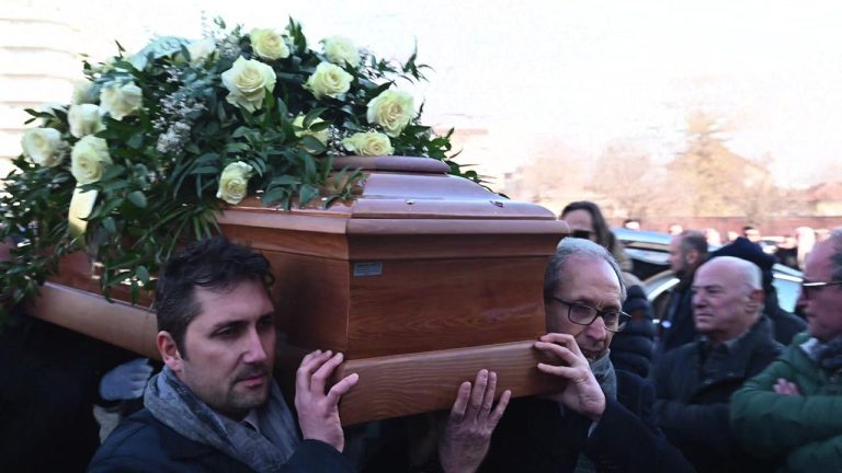 Torino, in piazza San Carlo i funerali di Marisa Amato