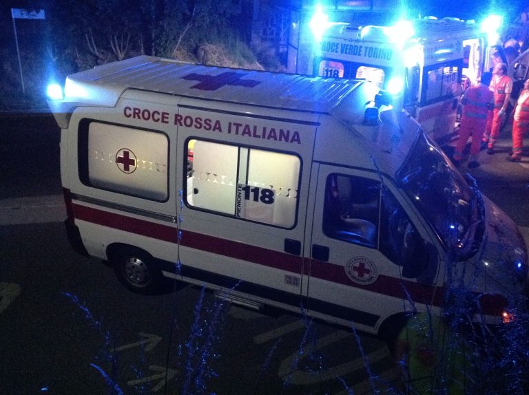 Leini (Torino), lite tra vicini di casa: grave una moldava ferita alla testa con un colpo di pistola