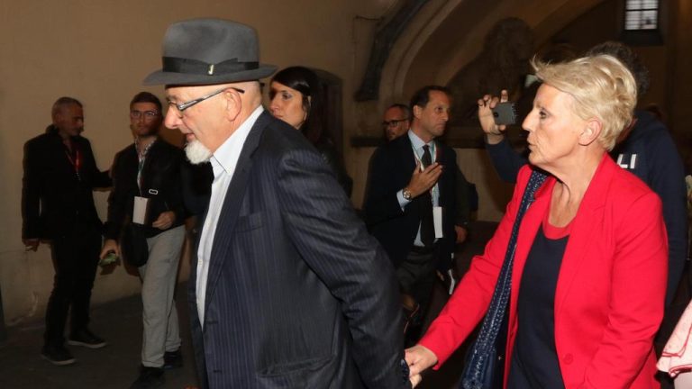 Firenze, arresti domiciliari per i genitori di Matteo Renzi. L’accusa: bancarotta fraudolenta