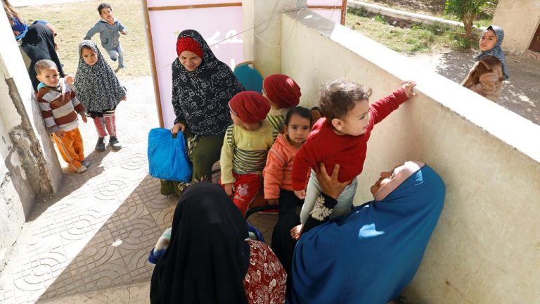 Egitto, al via la campagna demografica “Due figli bastano”
