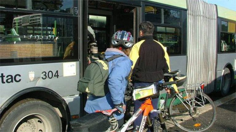 Roma Capitale: nessun divieto alle bici sui bus nel nuovo regolamento di polizia urbana