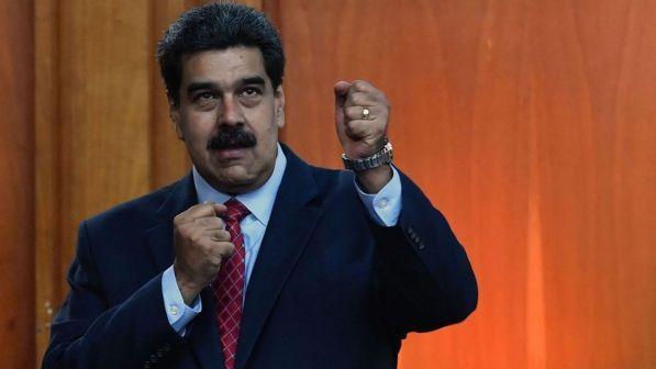 Crisi in Venezuela, Maduro chiude i confini