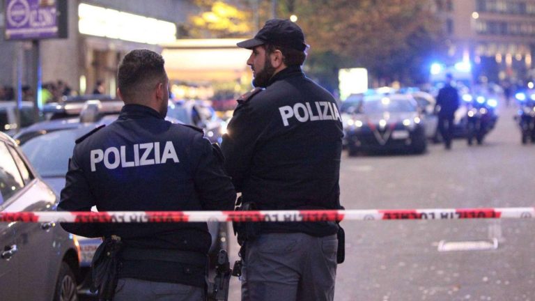 Orrore a Marghera (Venezia), massacra a coltellate la moglie e poi si consegna alla polizia