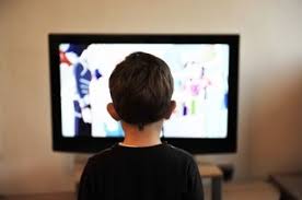 Negli ultimi venti anni è quasi raddoppiato il tempo in cui i bambini da due a sei anni passano davanti alla tv