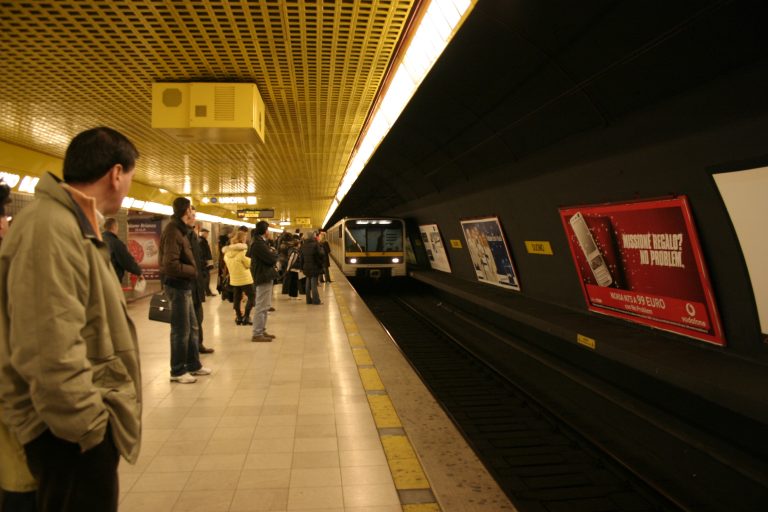 Milano, treno della linea 3 bloccato stamane per un guasto per alcune ore