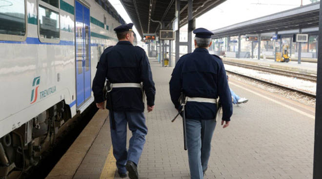 Aveva lo stomaco gonfio di eroina in ovuli (un chilo). Arrestato dalla Polizia Ferroviaria