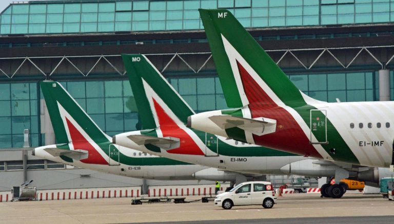 Alitalia, disco verde di Fs al negoziato con Delta-Easy Jet