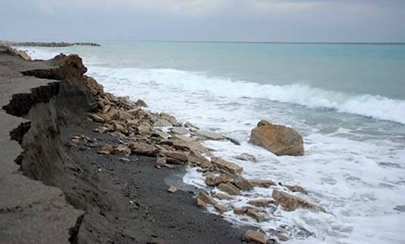 Erosione: spiagge e stabilimenti balneari in pericolo