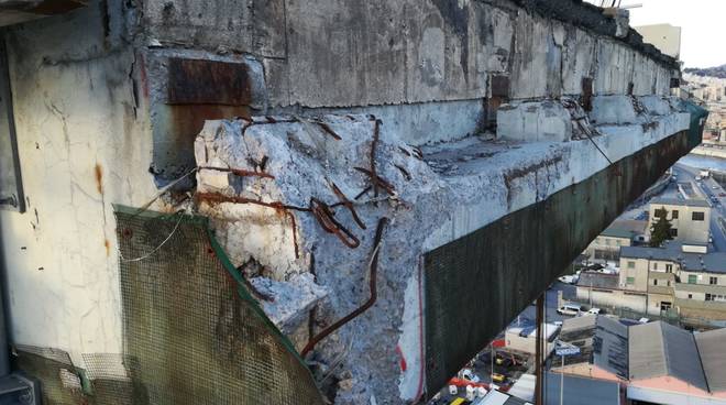 Genova, resti del ponte Morandi: anche la pila 8 è in una stato di grave deterioramento