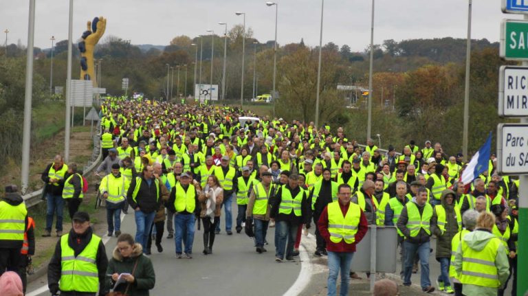 Francia, dodicesima protesta dei Gilet gialli a Parigi, Valance e altre città