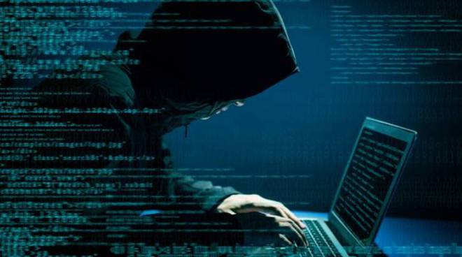 Hacker sfila 30mila euro a una coop: è un 64enne di Cerveteri, denunciato