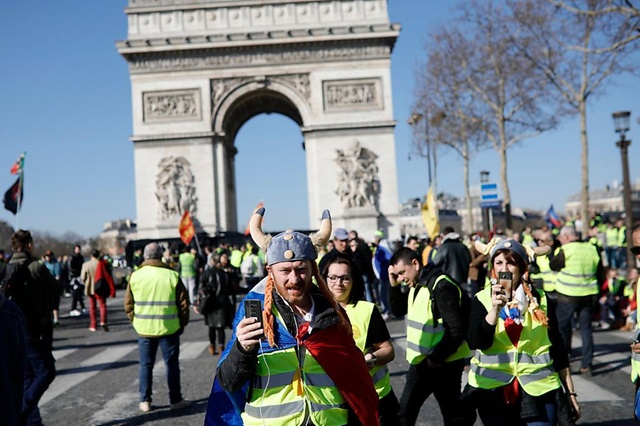 Parigi, al via il quindicesimo raduno dei gilet gialli