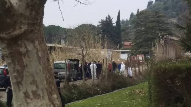 San Giuliano Terme (Pisa), rinvenuto il cadavere di un uomo legato ad un palo