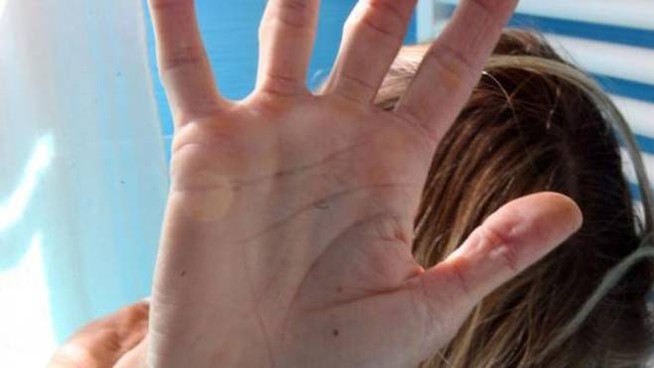 Genova, arrestata una coppia per violenza sessuali nei confronti della figlia 17enne di lei