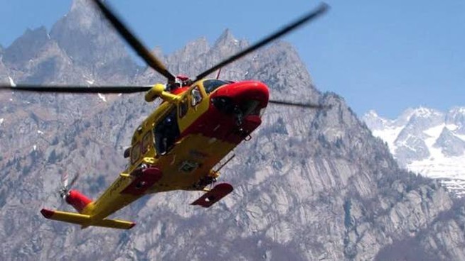 Livigno (Sondrio), sciatore cade sulla pista del Mottolino: è in prognosi riservata