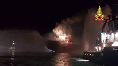 Chioggia (Venezia), incendio in una nave cargo a 3 miglia dal porto