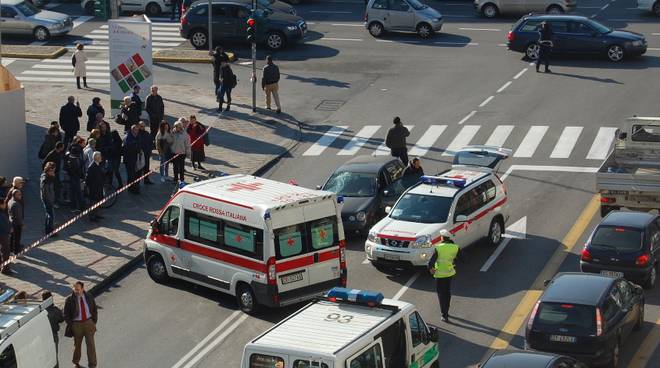 Milano, 39enne investito da un tram in Porta Romana: è grave
