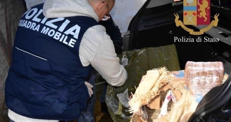 Ragusa, blitz antidroga: sequestrati 50 chili di hashish e un chilo di cocaina. Tre in manette