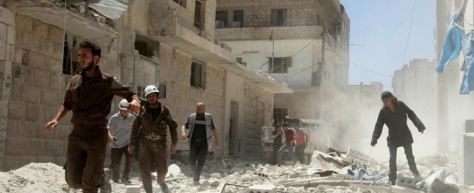 Aleppo, crolla un edificio danneggiato dalle bombe: muoiono 11 persone tra cui quattro bambini