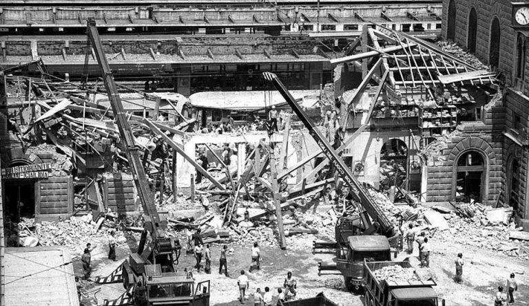 Strage di Bologna, disposta la riesumazione dei resti di due persone