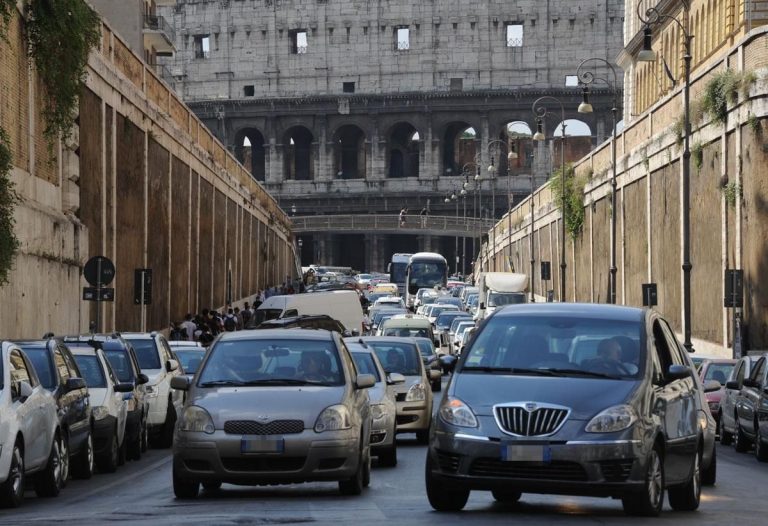 Roma, sforamento delle polveri sottili: oggi limitazioni nella circolazione