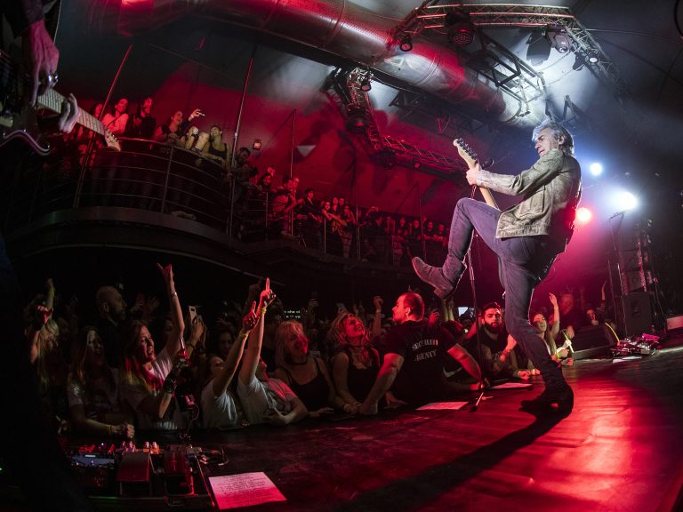 Musica, concerto di Ligabue nella Fonderia Italghisa di Reggio Emilia apre la tour 2019