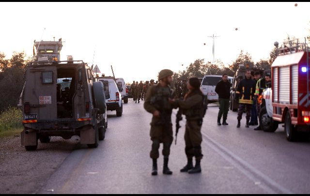 Cisgiordania: auto contro due militari israeliani, uno è grave