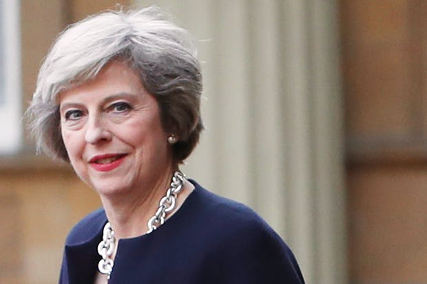 Brexit, Theresa May avverte: “Se martedì ai Comuni salta l’accordo potremmo non lasciare mai la Ue”