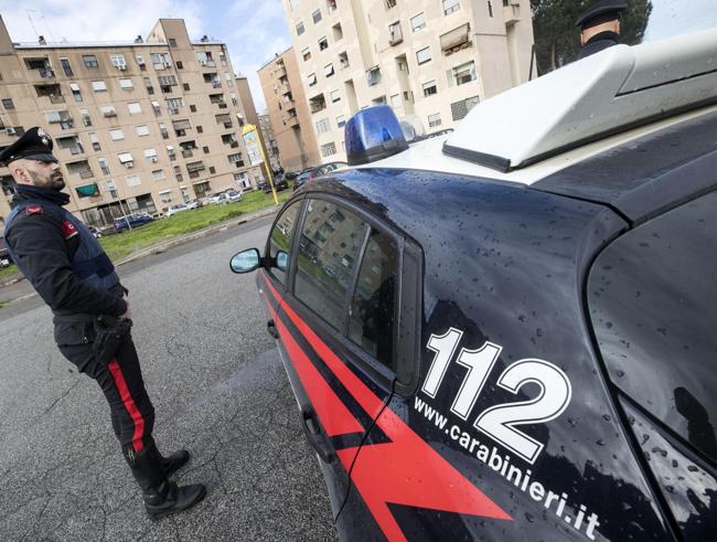 Rho (Milano), tenta di uccidere la compagna davanti al figlio: arrestato ecuadoriano di 26 anni