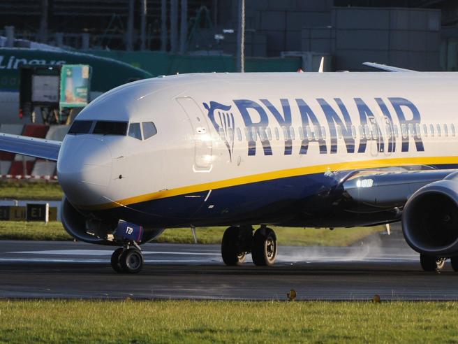 Treviso, atterraggio di emergenza per un Boeing 737 per problemi ad un motore