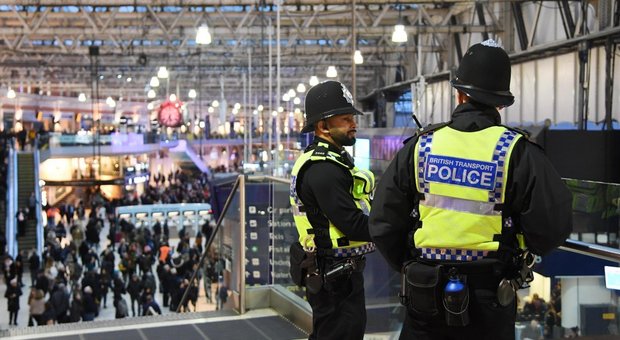 Timori a Londra per la scoperta tre ordigni a Waterloo Station e all’aeroporto di Heathrow