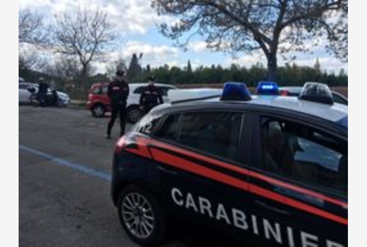 Bologna, dimentica il figlio di due anni in auto: denunciata insegnante. Per fortuna il bimbo è salvo