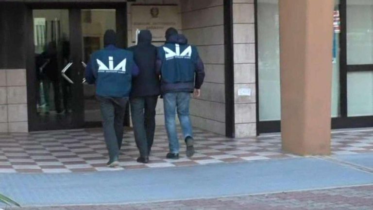 Agrigento, blitz della Dia: in manette 32 persone per associazione mafiosa