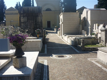 La camorra faceva affari anche nei cimiteri del Lazio