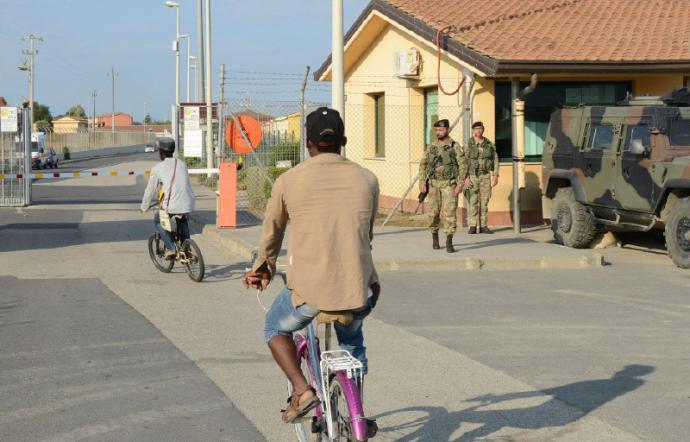 Cara Mineo (Catania), trasferiti 49 migranti dalla struttura di accoglienza