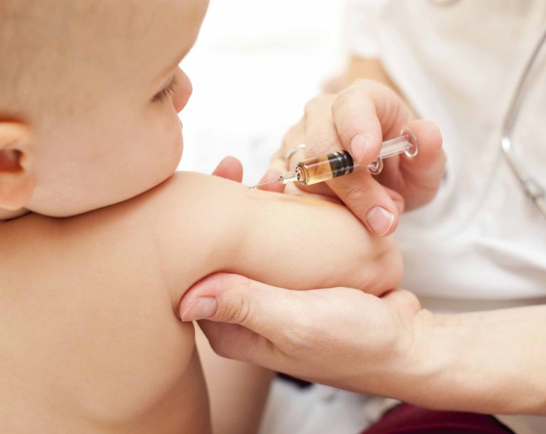 Lazio prima regione per vaccini in età pediatrica