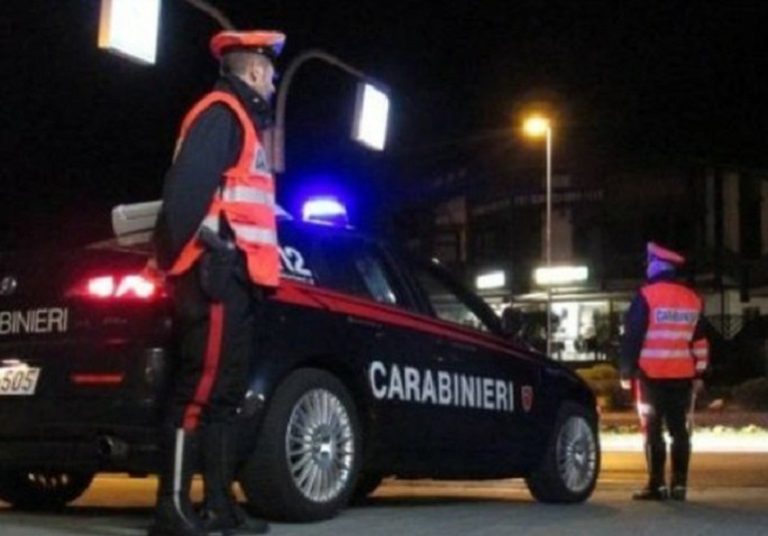 Alessandria della Rocca (Agrigento), 22enne ucciso a coltellate in piazza