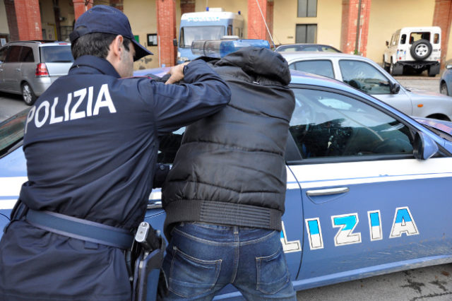 Civitavecchia, intervengono per una lite in famiglia  e l’uomo si rivolta contro gli agenti: 56enne arrestato dalla Polizia