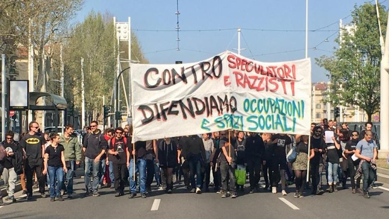 Torino, bloccati dalla polizia un centinaio di anarchici arrivati per partecipare al corteo nel capoluogo piemontese