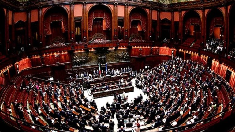 Decretone, disco verde alla Camera