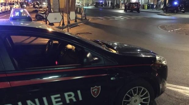 Napoli, spari contro esercizi commerciali: arrestati sei giovani tra cui un minorenne