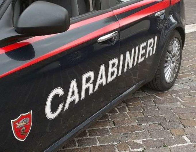 Milano, arrestata una mamma 52enne: umiliava, picchiava e costringeva la figlia alla prostituzione